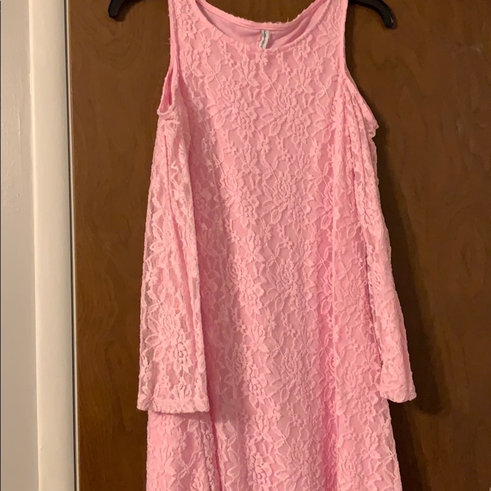 Pink lace, cold shoulder maternity dress - Picture 2 of 3
